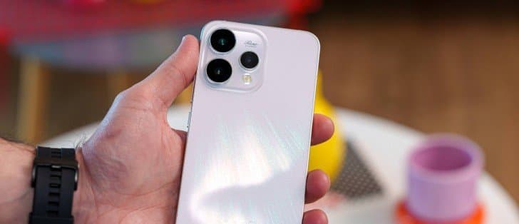 Oppo Reno15 Review: Premium Mid-Range Experience with Flagship Features