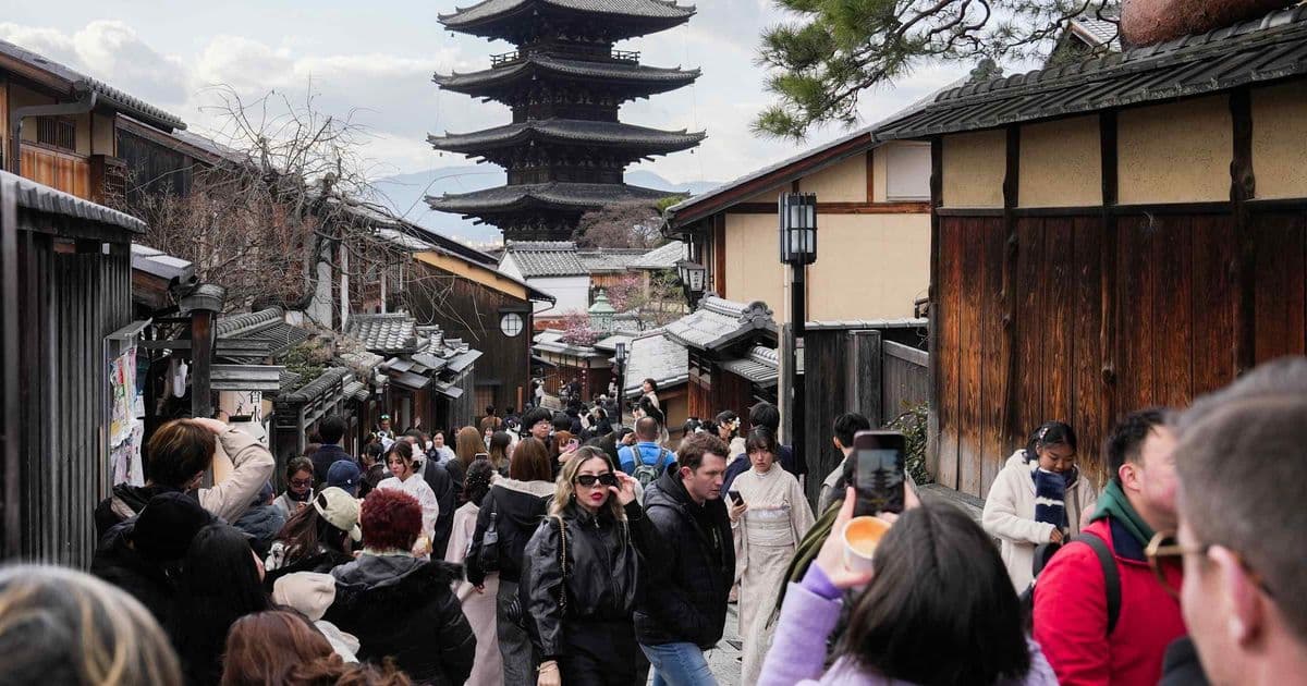 Kyoto’s Train Station Bottleneck Highlights Structural Strains in Japan’s Tourism Recovery