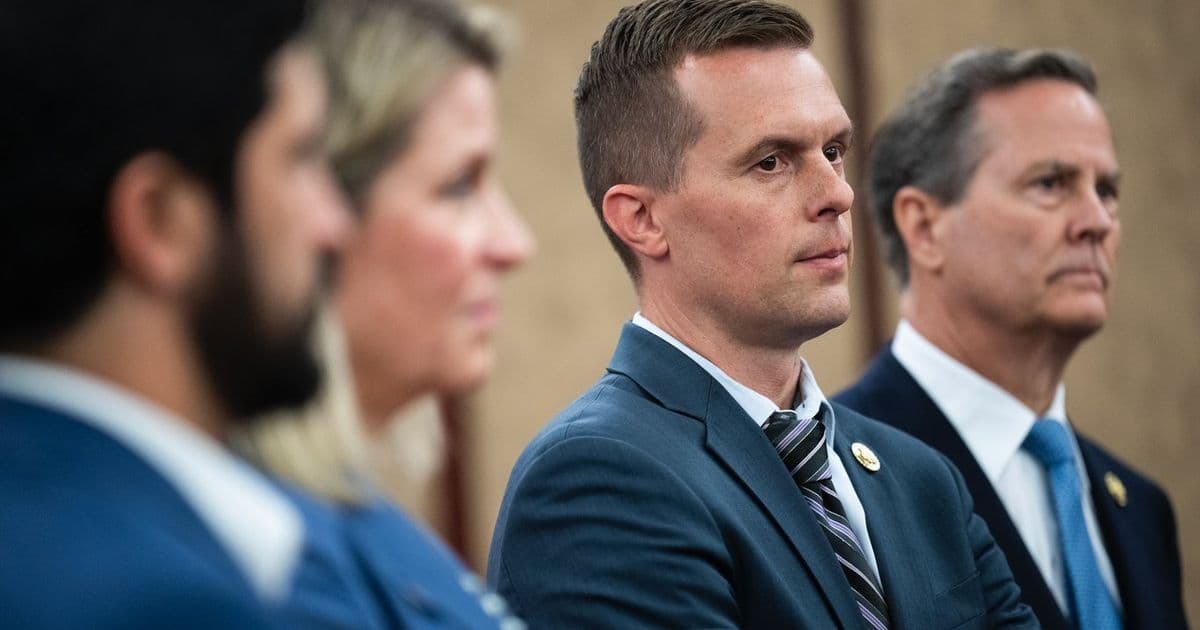 A small group of Dems looks to break from their party on ICE funding