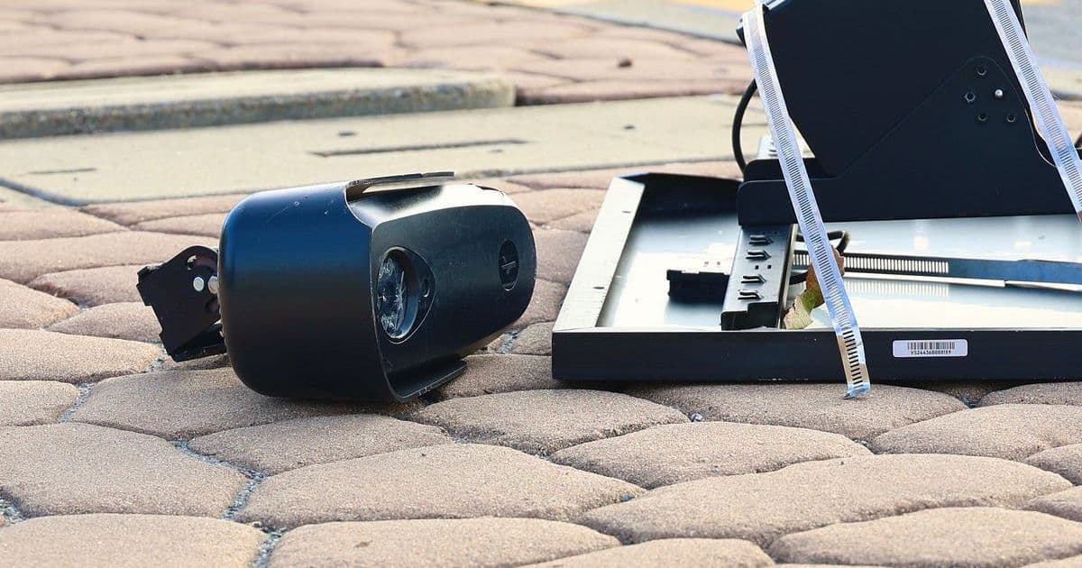 Across the US, people are dismantling and destroying Flock surveillance cameras