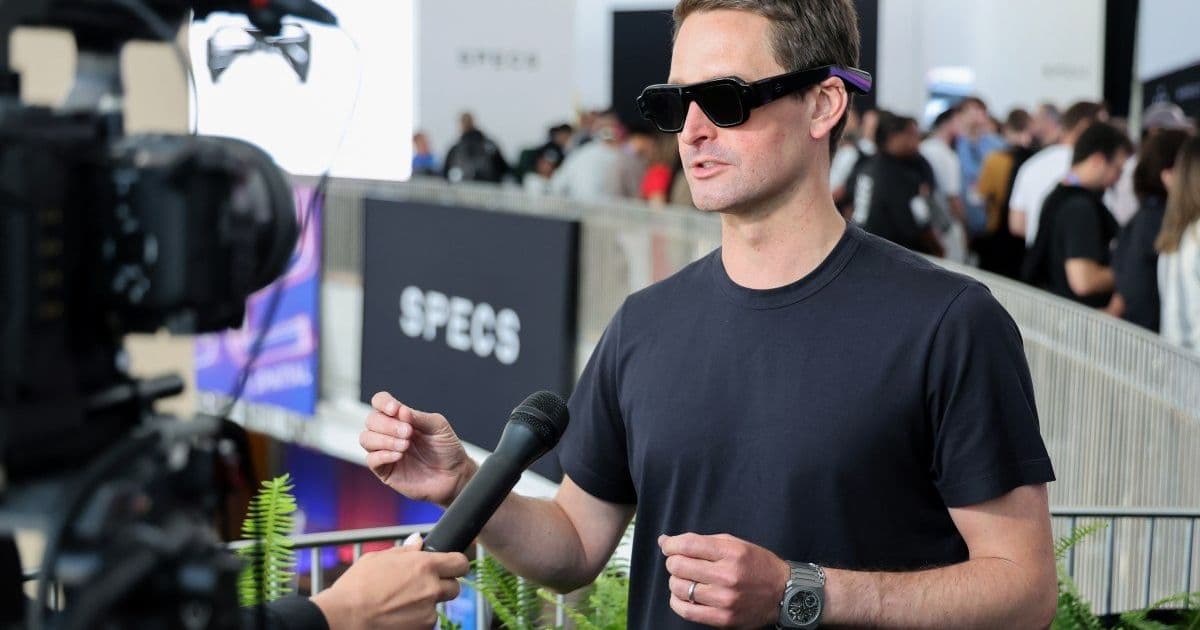 Snap shares fall after Specs debut