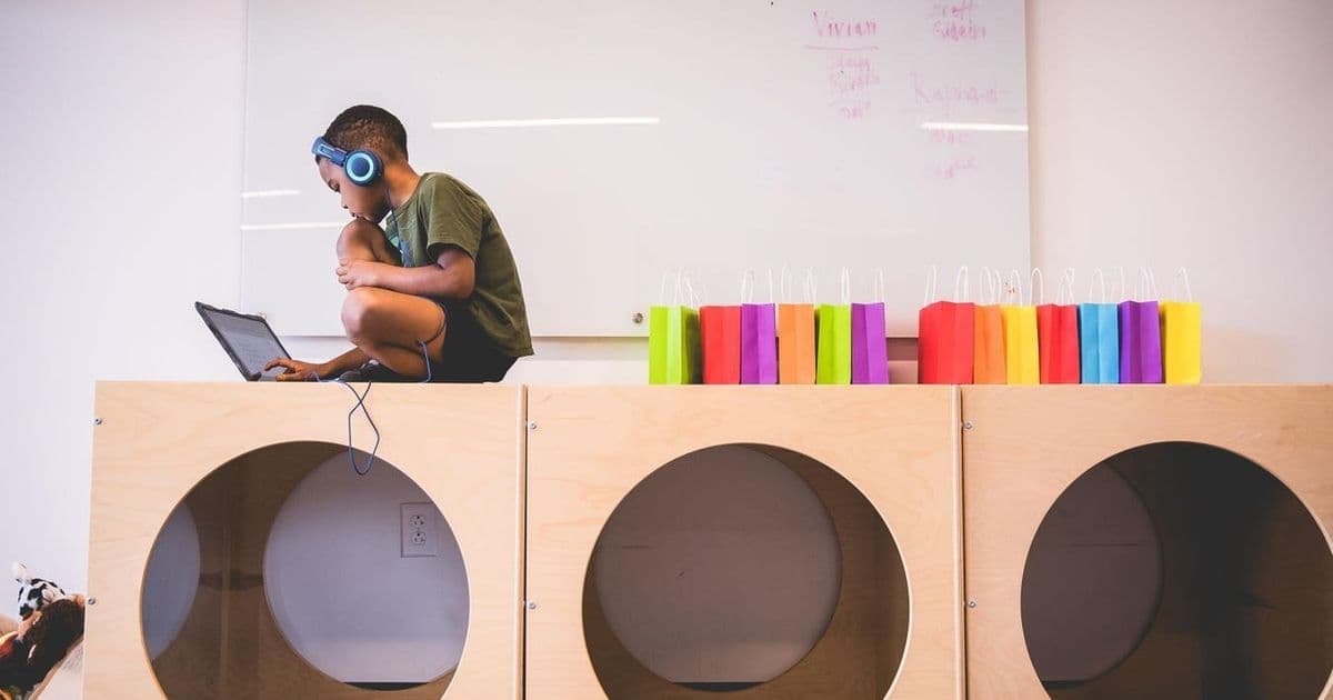 AI Tutors Slash School Hours: Alpha School's Radical Model and Its Tech Implications