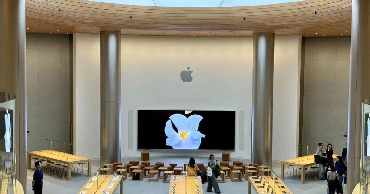 Apple Holds Back AI Siri in the EU and China, Citing Regulatory Friction