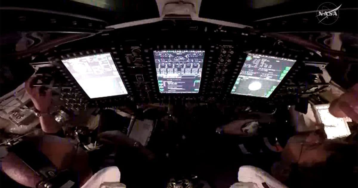 NASA Astronauts Encounter Double Outlook Glitch During Artemis II Mission