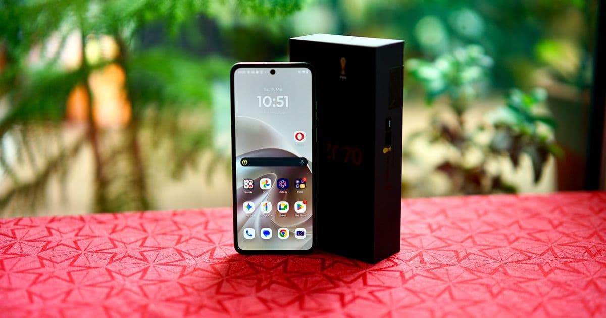 Motorola Razr 70’s Foldable AMOLED Beats Samsung and Xiaomi in Brightness and Color Accuracy