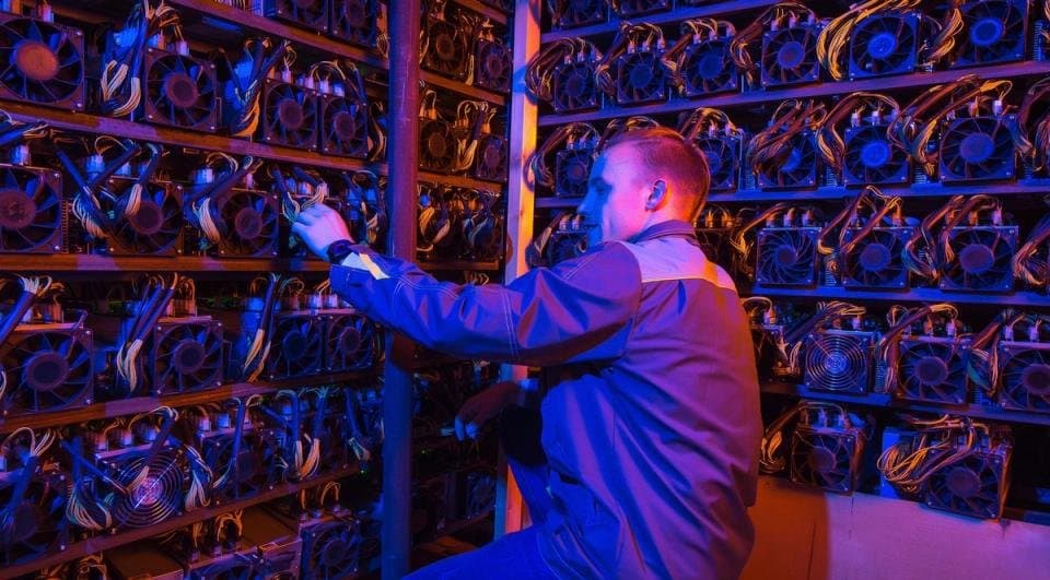 Bitcoin Miners Face $19,000 Losses Per Coin as Network Difficulty Plunges