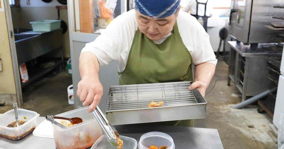 Japan’s Takeout Shops Grapple with Plastic Container Shortage Amid Naphtha Price Surge