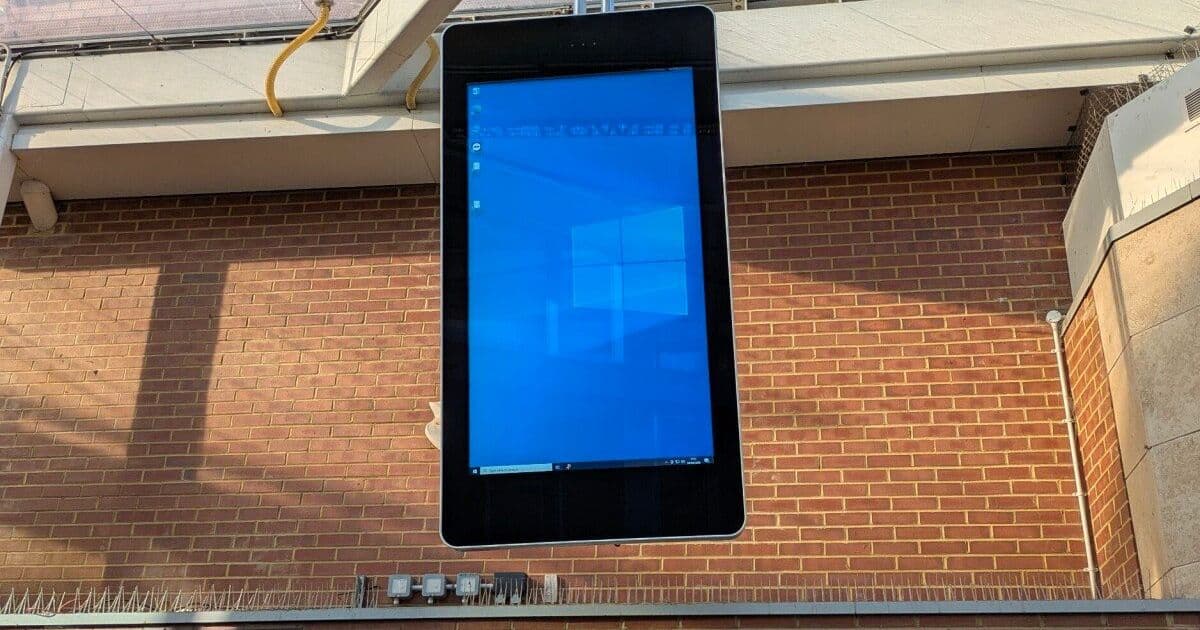 Bus station display takes the Windows 10 road to nowhere