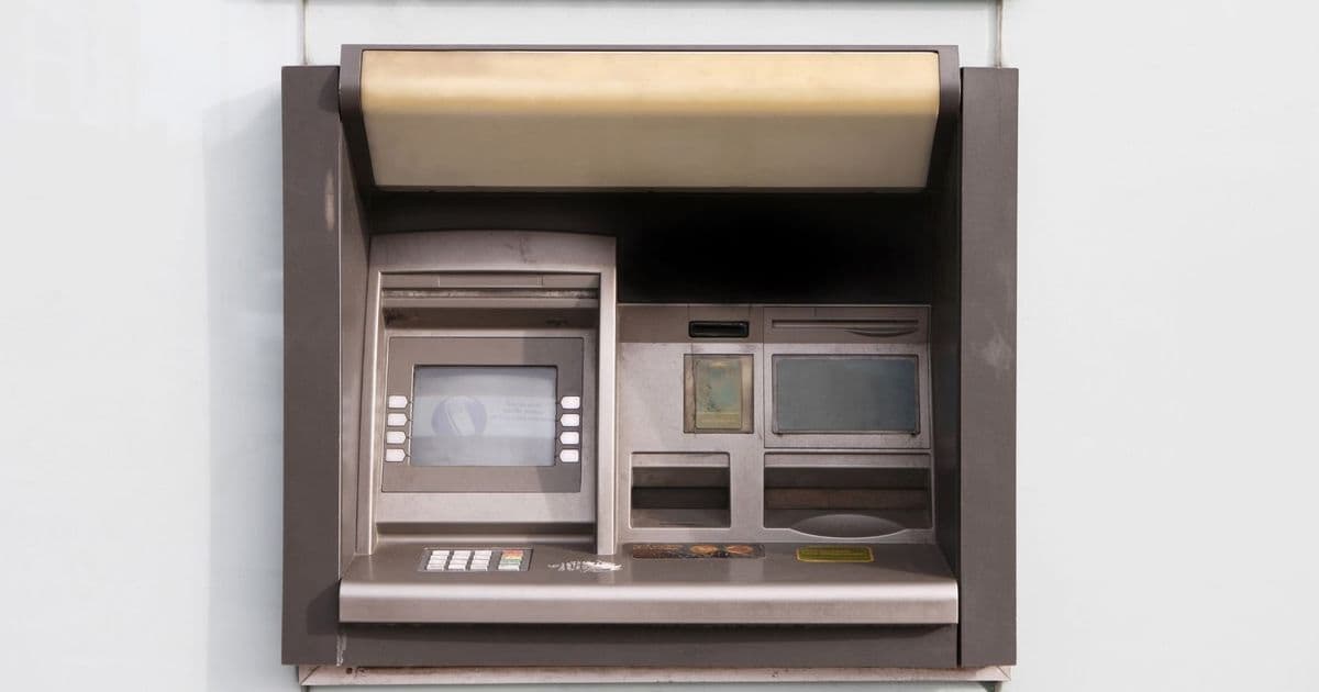 Windows 7 Login Screen Appears on Faulty ATM, Exposing Legacy OS Risks in Critical Infrastructure