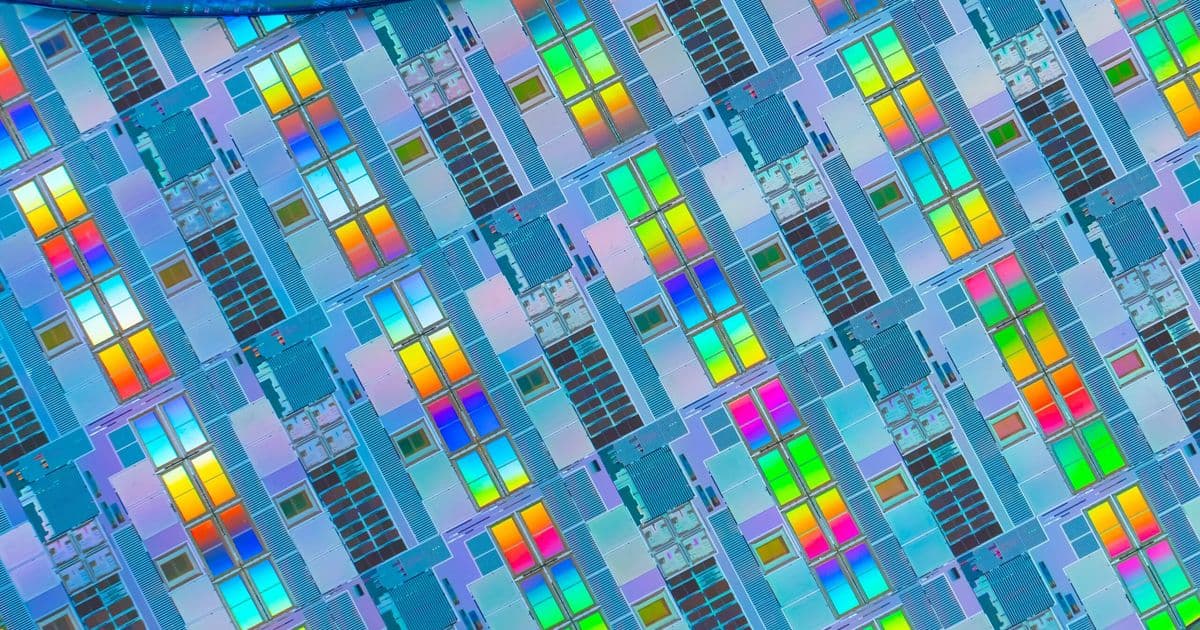 Can Computer Science Students Be Taught to Design Hardware?