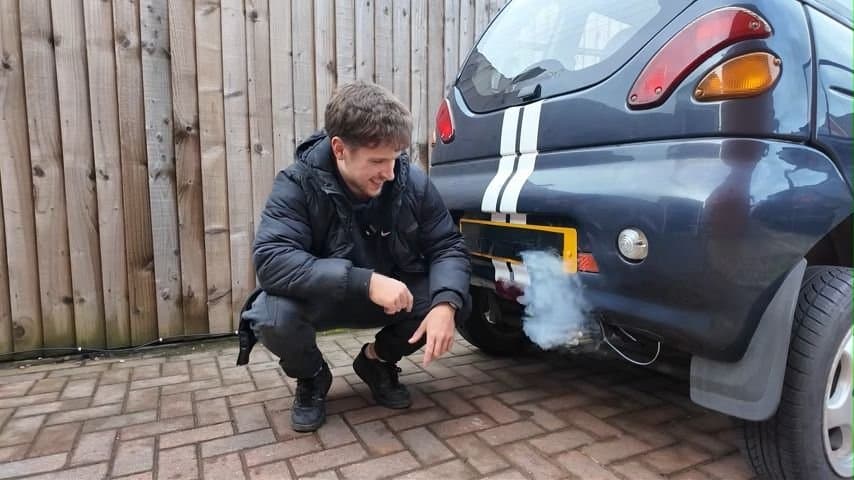 500 Disposable Vape Batteries Power 18-Mile Electric Car Journey