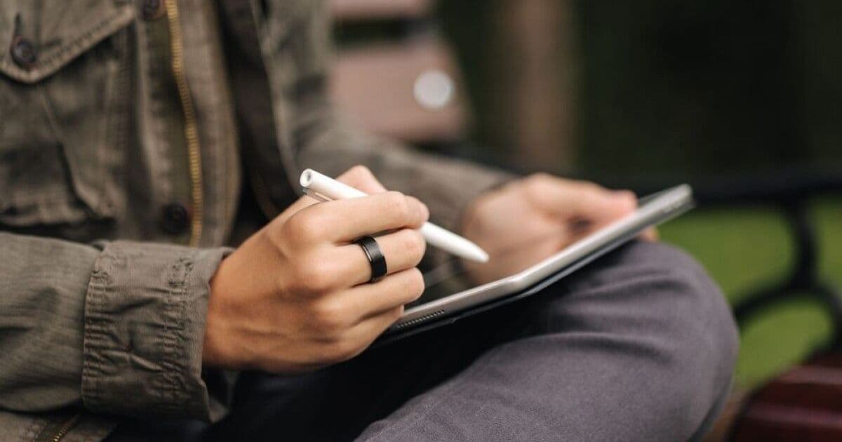 Seller counts tablet box as 14-inch screen claim