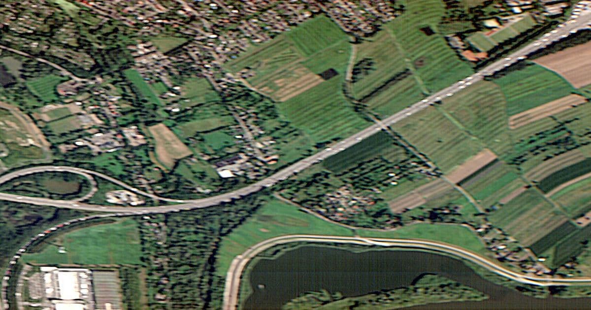 Albedo's Clarity-1 Mission Validates VLEO Operations Despite CMG Challenges