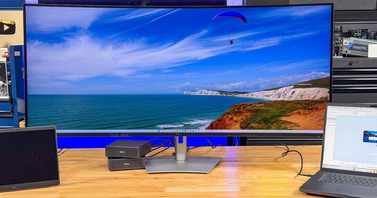 Dell UltraSharp 52 Thunderbolt Hub Monitor Review: The Ultimate Productivity Powerhouse