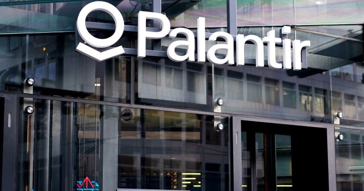 Palantir's Karp Says Enterprises Are 'Fed Up' With Frontier AI Labs