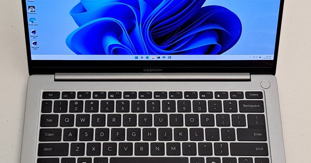 GEEKOM GeekBook X14 Pro Review: 2.2 pound laptop from a mini PC maker