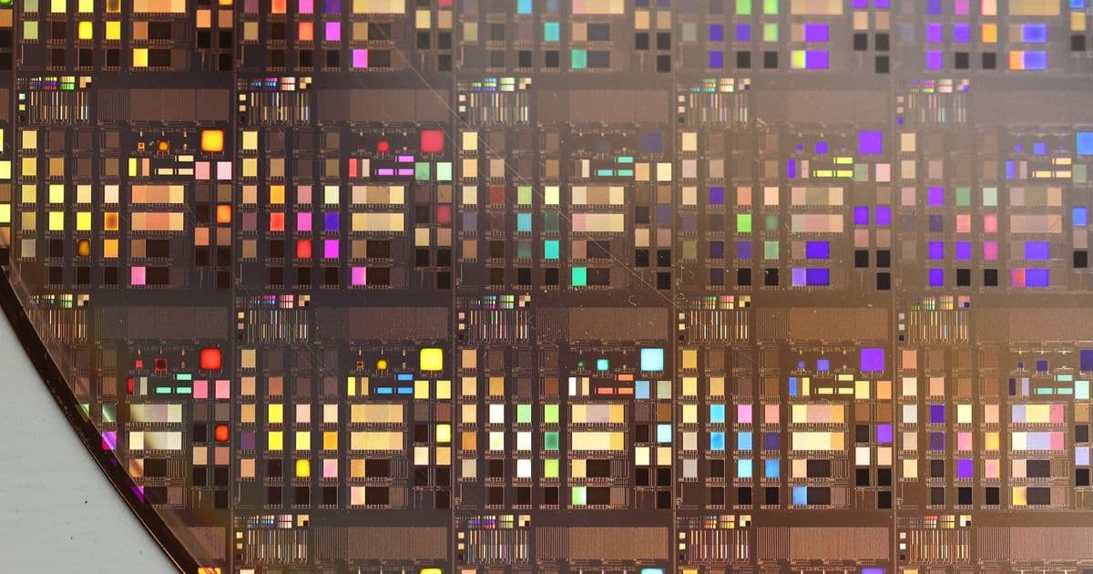 Glass Cloth Emerges as Critical AI Supply Chain Bottleneck, Sparking Tech Giant Scramble