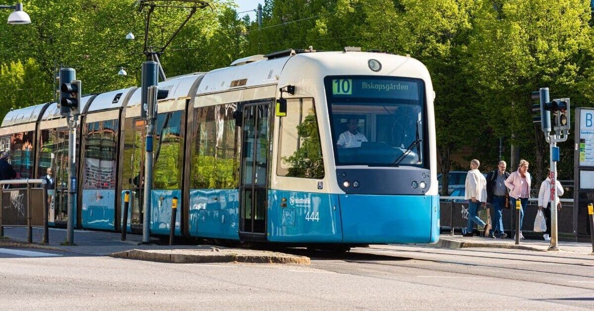 Gothenburg’s Autonomous Shuttle Collides with Tram on Second Passenger Run