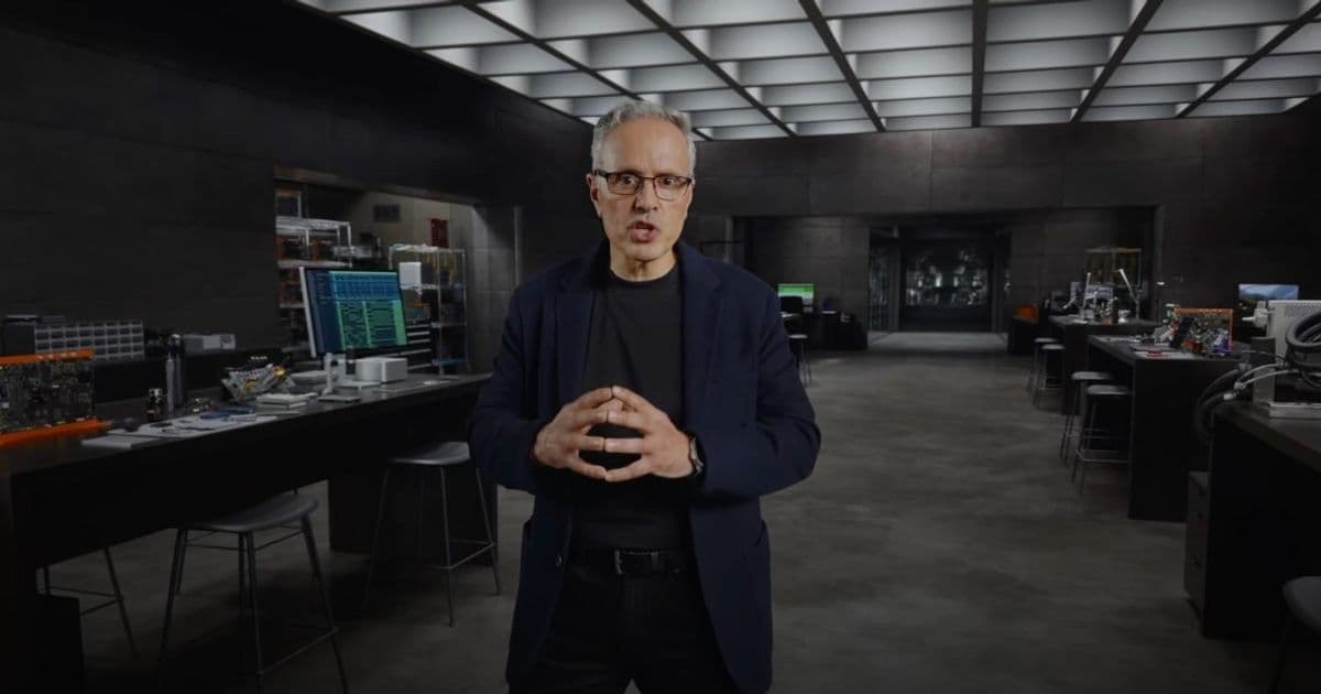 Apple’s New Hardware Officer Reshuffles Product Design – What It Means for Mobile Developers