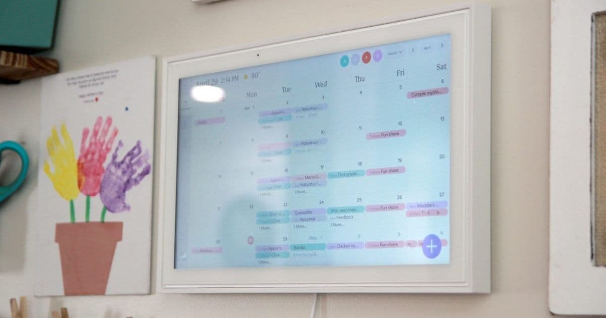 How a Wall-Mounted Smart Calendar Revolutionized Household Organization