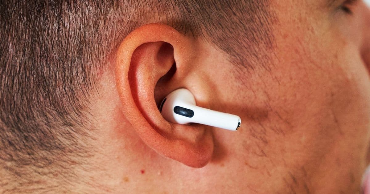 AirPods Pro 2 vs. Competitors: How Noise-Cancellation Affects Creative Productivity