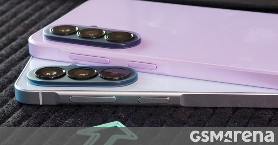 Smartphone Market Contracts as Memory Shortage Hits Shipments