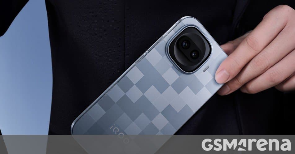 iQOO 15R Debuts with Snapdragon 8 Gen 5 and Massive 7,600 mAh Battery