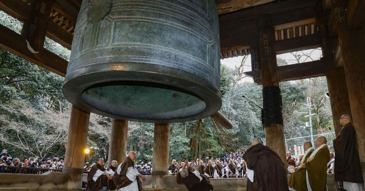 Inflation Drives Japan's Religious Groups and Schools into Corporate Bond Market