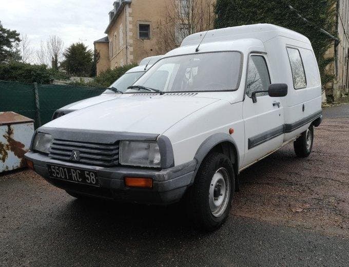 Citroën C15 Viral Thread Exposes the Absurdity of Oversized Vehicle Culture