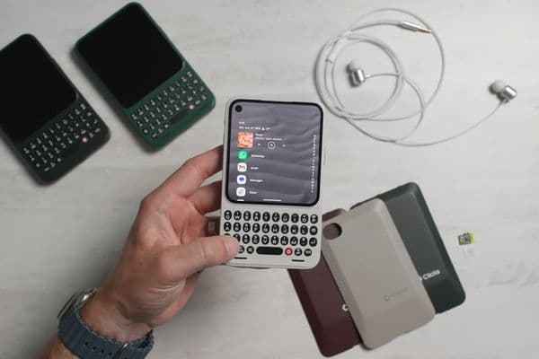 يقدّم Clicks Communicator لمطوري أندرويد هاتفًا يضع لوحة المفاتيح في المقام الأول ويستحق المتابعة