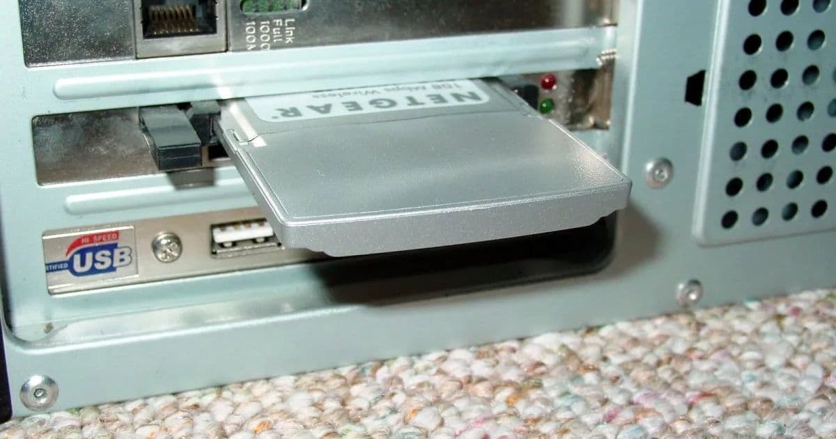 Linux 7.1 Removes Some Obsolete PCMCIA Drivers That Likely Haven't Been Used In Years