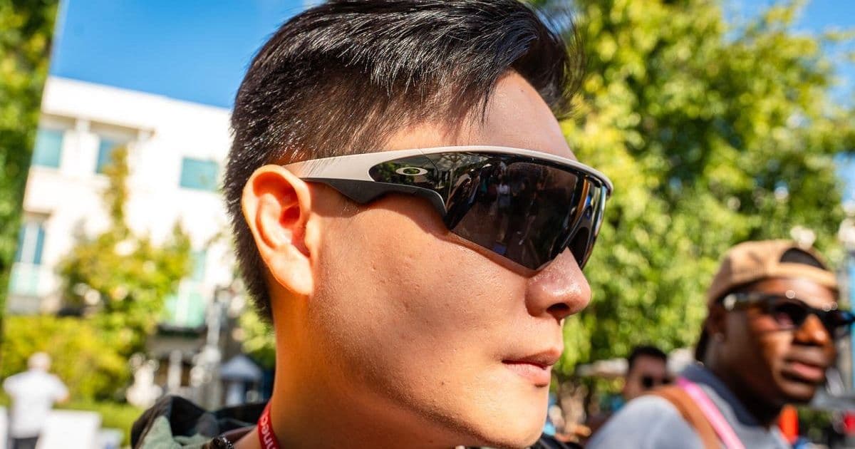 Meta Oakley Vanguard Smart Glasses: Blending Performance Wear with AI for the Active Tech Enthusiast