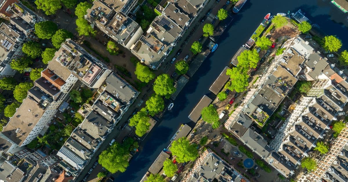 Urban Shade Inequality: Wealth Disparities Drive Unequal Heat Protection in Global Cities