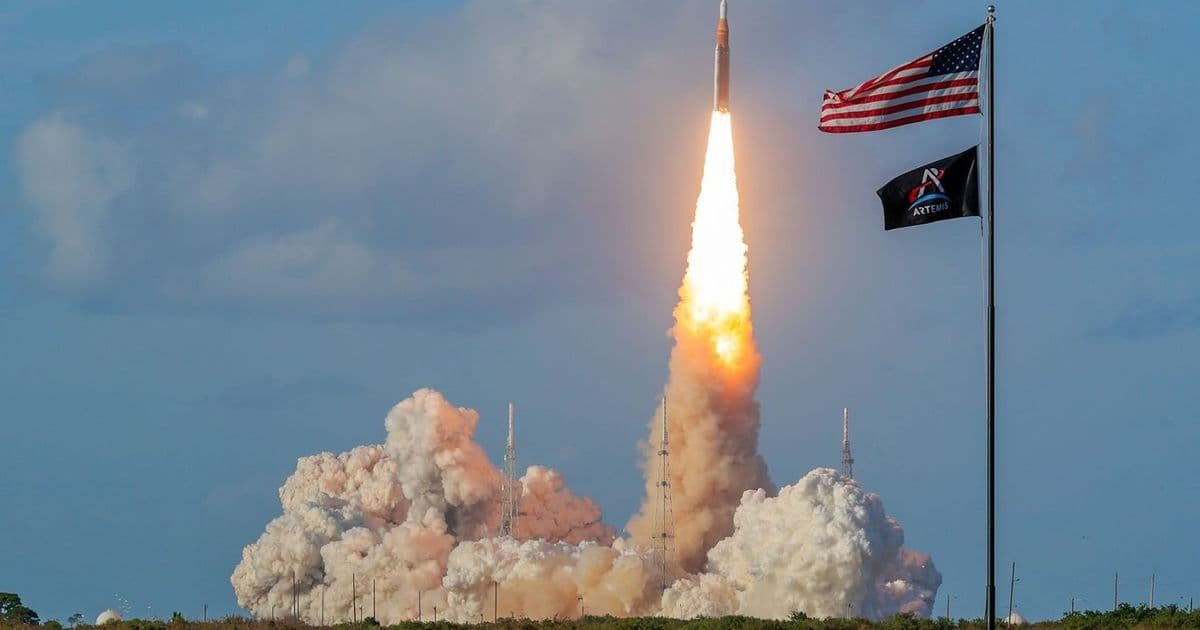 NASA Artemis II Mission Launches Toward Moon in Historic Return to Deep Space