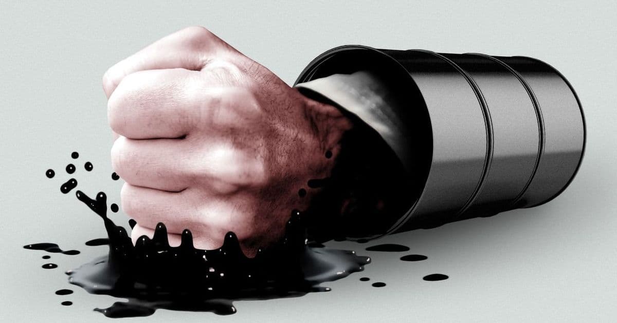 Oil Prices Surge as Geopolitical Tensions Mount in Strait of Hormuz