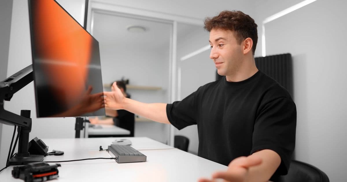 OLED Burn-In Test: 3,000 Hours of Gaming Leaves Only Faint Marks on Premium Monitor