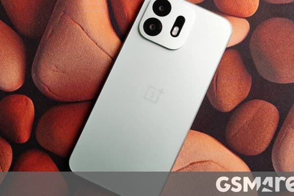 تسريب صندوق البيع بالتجزئة لهاتف OnePlus N6 يشير إلى شاحن، وغطاء، وبطارية بسعة 8,000 مللي أمبير/ساعة
