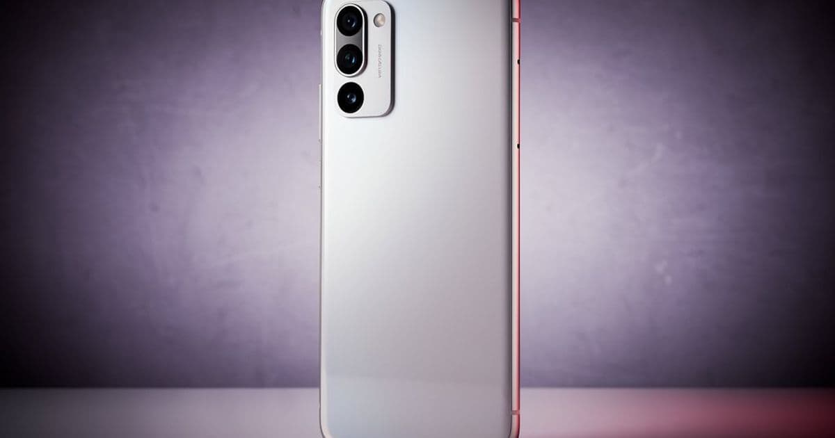 Oppo Reno15 FS Launches with Massive Battery and Snapdragon Power