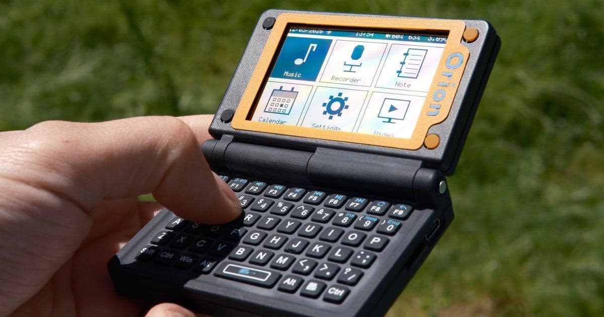 Orion PDA: A Retro-Future Pocket Computer with Solar Charging