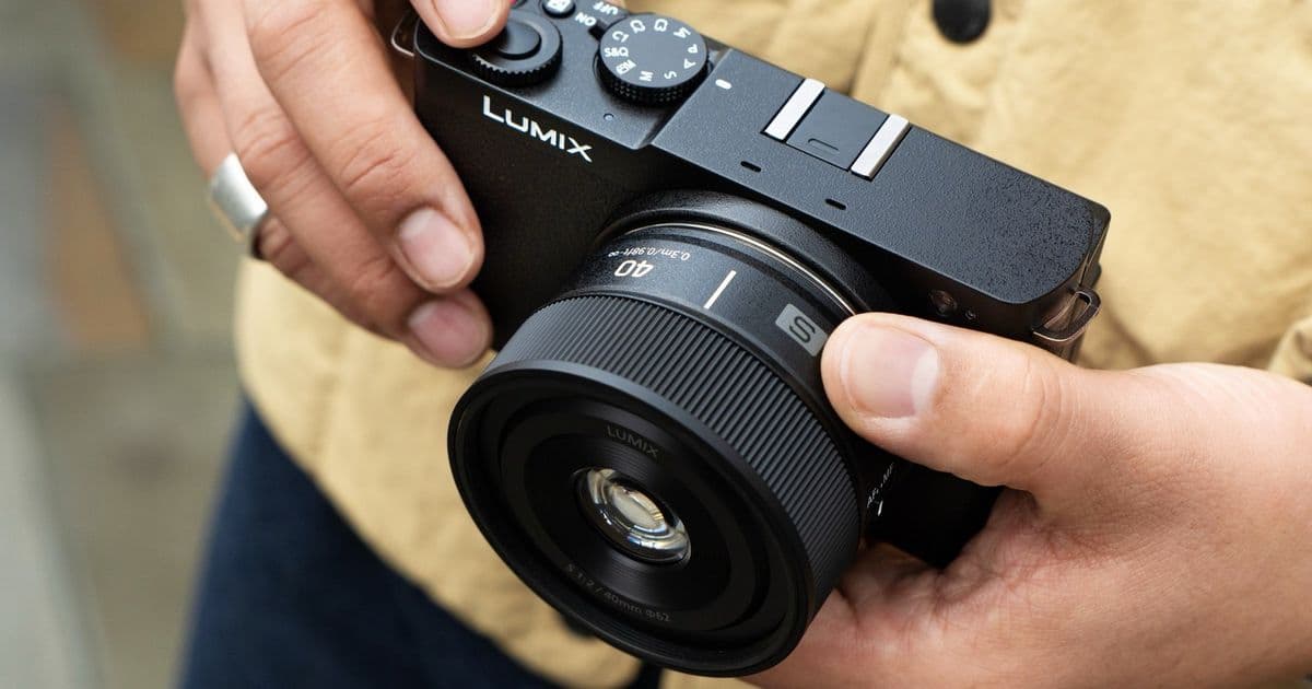 Panasonic's Ultra-Portable 40mm f/2.0 Lens Targets Street Photographers and Vloggers