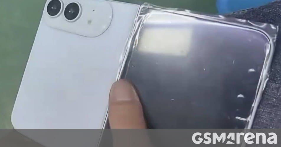 Apple’s iPhone Fold spotted in white/silver – details from Ice Universe leak