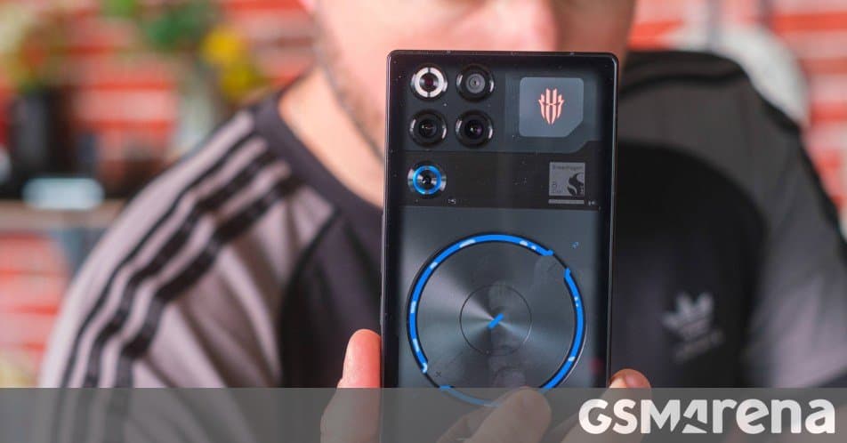 RedMagic 11S Pro Review: Gaming Phone with Liquid Cooling and Active Fan System