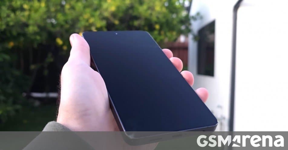 Samsung Galaxy S26 Ultra Drop Test Reveals Durability Trade-offs with New Design