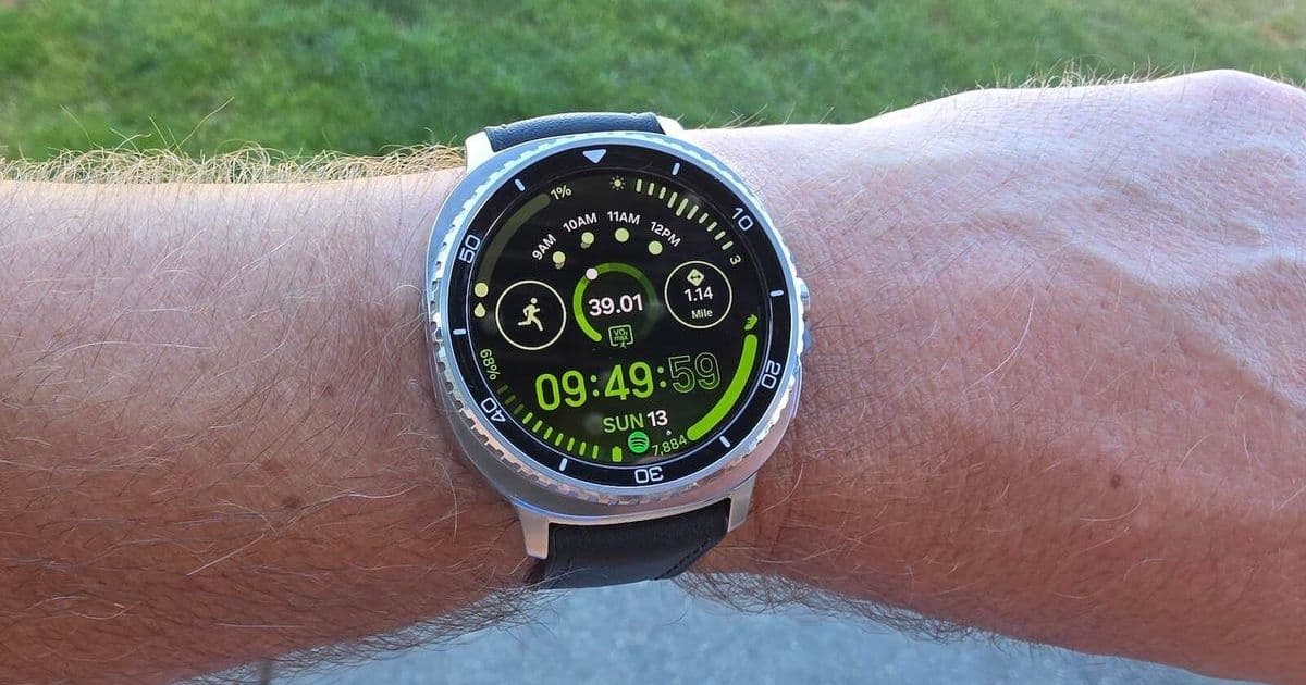 Samsung Galaxy Watch 8 Classic Review: The Physical Bezel Returns With AI-Powered Health Revolution