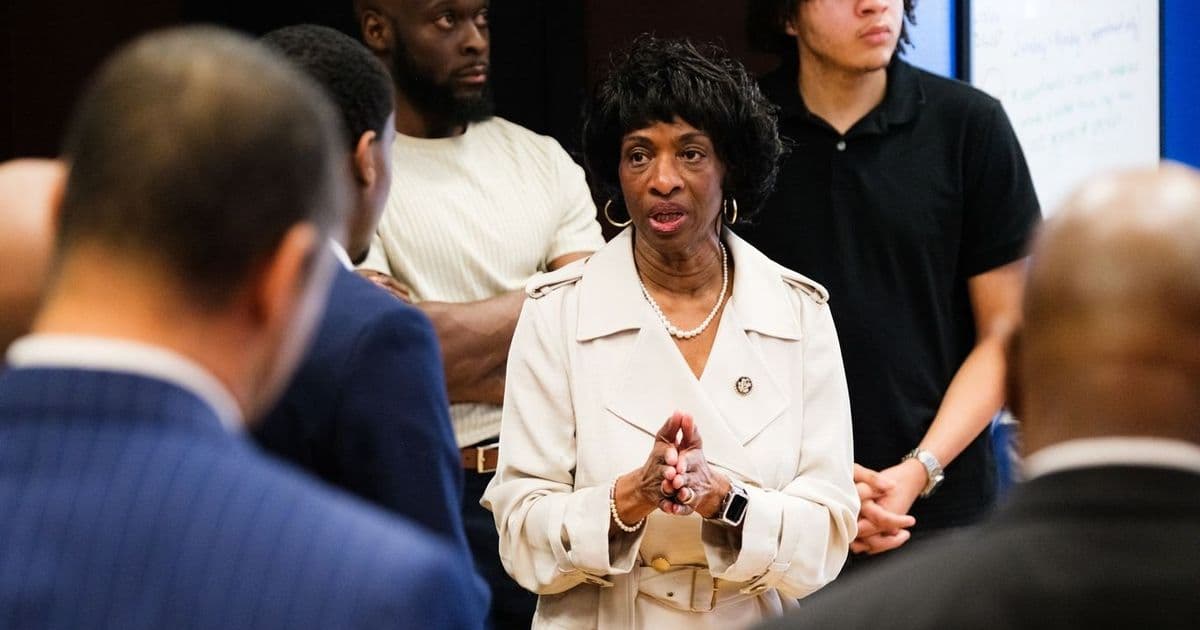 Trump's Iran Strikes Create Political Turmoil in Democratic Primaries