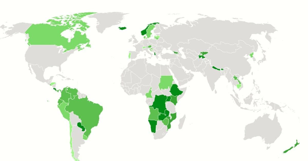 Seven Countries Achieve 100% Renewable Electricity: Examining the Global Energy Transition