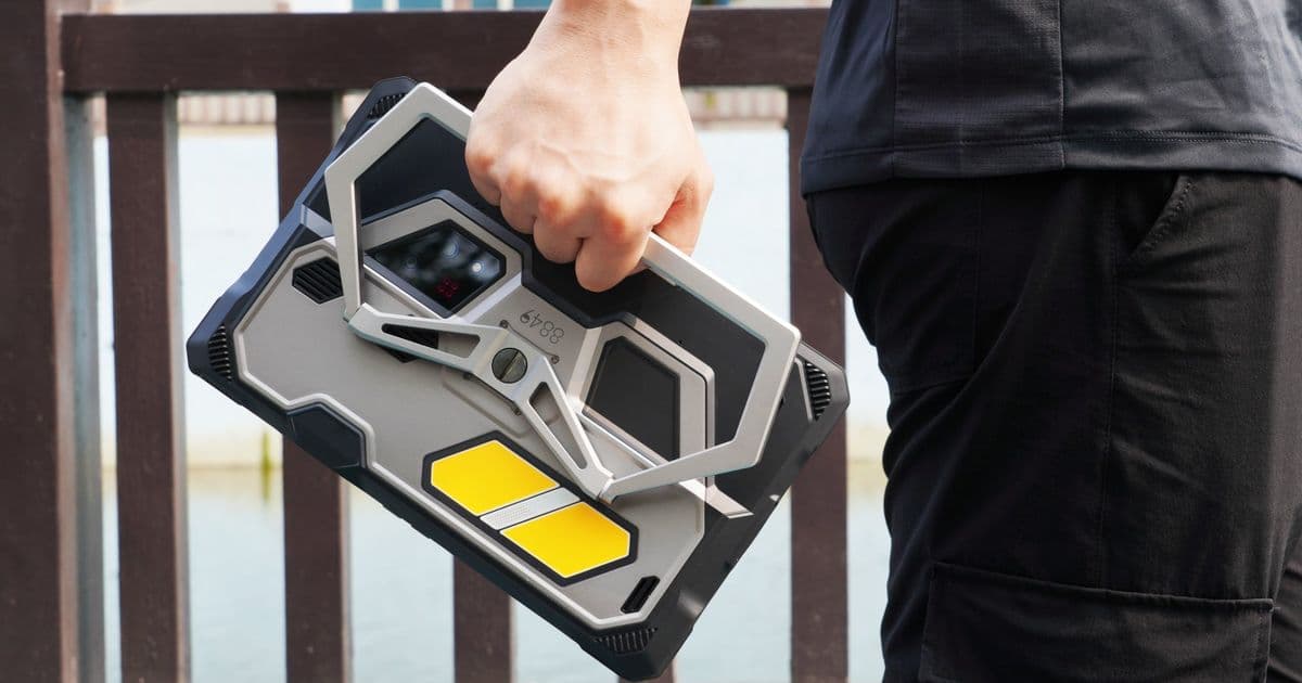 Tank Pad Ultra: A Rugged Tablet with Built-in 1080p Projector for Field Work