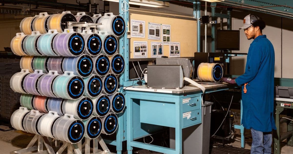 Corning's Fiber-Optic Revival: How Data Centers and Meta's $6B Deal Fueled an Unlikely Tech Comeback