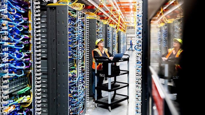 US Productivity Surges 2.7% in 2025 as AI Adoption Accelerates