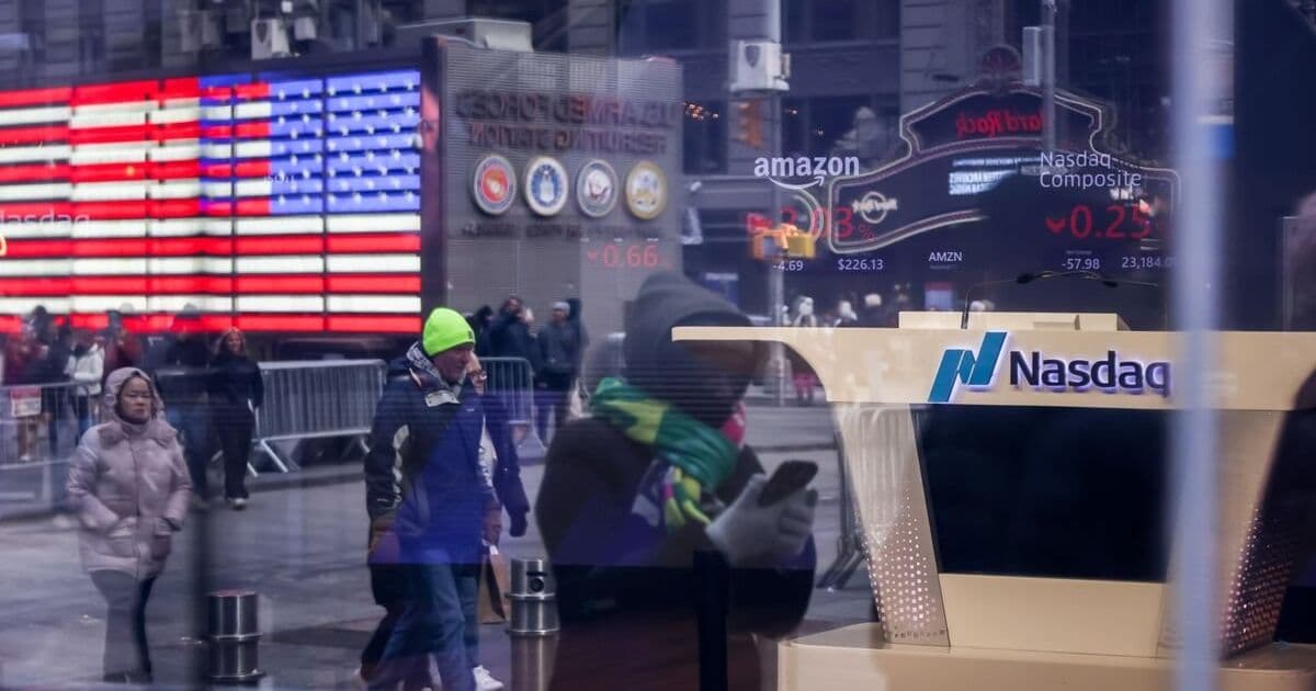 Apple's 20-Year Low Correlation With Nasdaq Creates Investment Alternative Amid AI Volatility